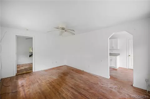Living - 818 NE 9th Ave, Ocala, FL 34470 photo 1 of 5
