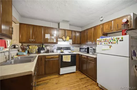 Kitchen - 818 NE 9th Ave, Ocala, FL 34470 photo 4 of 6