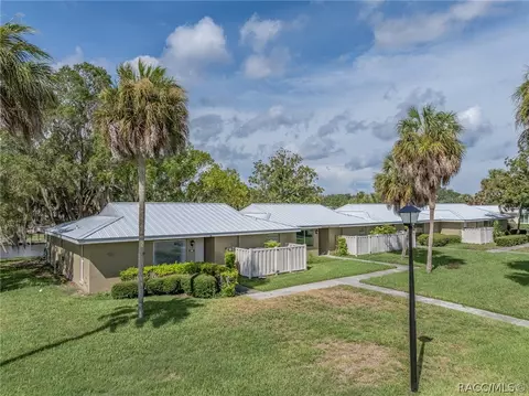 11261 W Bayshore Apt 82 Dr, Crystal River, FL 34429