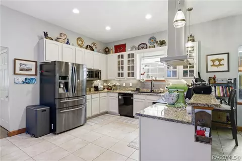 Kitchen - 512 SE 9th St, Ocala, FL 34471 photo 3 of 7