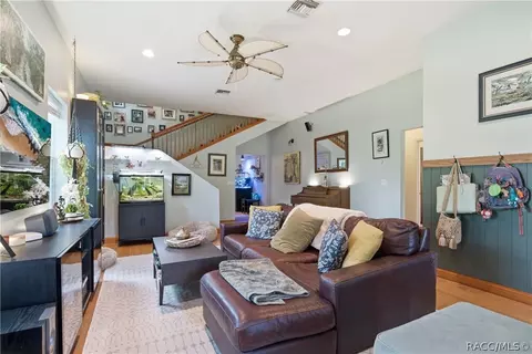 Living - 512 SE 9th St, Ocala, FL 34471 photo 3 of 5