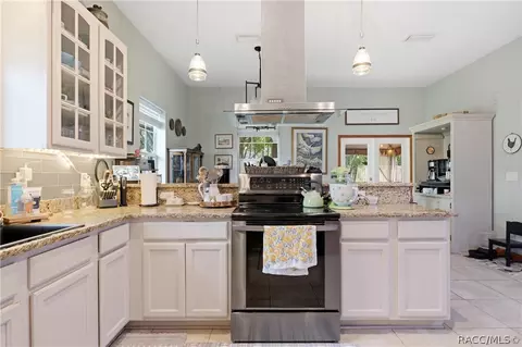 Kitchen - 512 SE 9th St, Ocala, FL 34471 photo 6 of 7