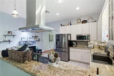 Kitchen - 512 SE 9th St, Ocala, FL 34471 photo 4 of 7