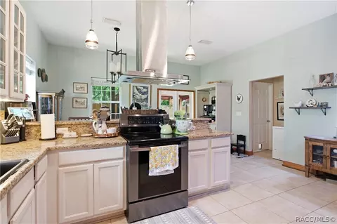 Kitchen - 512 SE 9th St, Ocala, FL 34471 photo 5 of 7