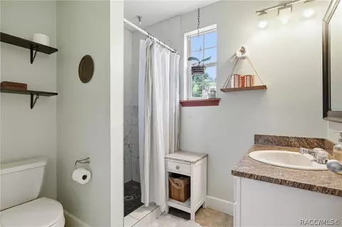 Bath - 512 SE 9th St, Ocala, FL 34471 photo 4 of 5