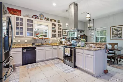 Kitchen - 512 SE 9th St, Ocala, FL 34471 photo 1 of 7