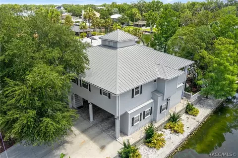 1035 N Appalachian Ter, Crystal River, FL 34429