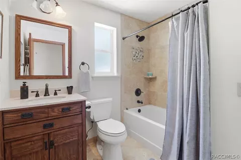 Bath - 8810 E Hampton Point Rd, Inverness, FL 34450 photo 3 of 5