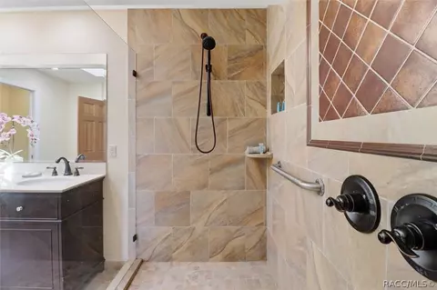 Bath - 8810 E Hampton Point Rd, Inverness, FL 34450 photo 2 of 5