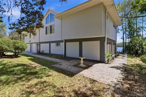 Exterior - 8810 E Hampton Point Rd, Inverness, FL 34450 photo 2 of 12