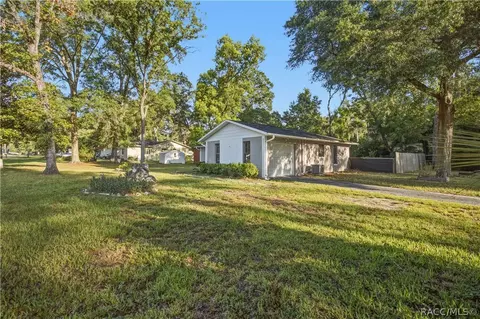 Exterior - 2351 NE 40th St, Ocala, FL 34479 photo 5 of 7