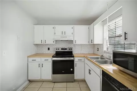 Kitchen - 2351 NE 40th St, Ocala, FL 34479 photo 1 of 1