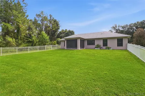 Exterior - 3200 N Canterbury Lake Dr, Hernando, FL 34442 photo 5 of 6