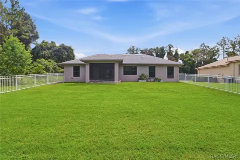 Exterior - 3200 N Canterbury Lake Dr, Hernando, FL 34442 photo 3 of 6