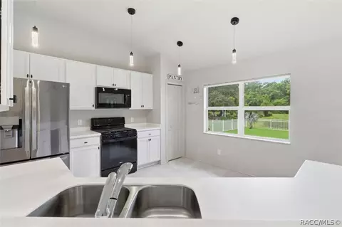 Kitchen - 3200 N Canterbury Lake Dr, Hernando, FL 34442 photo 2 of 5