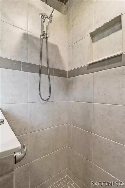 Bath - 3200 N Canterbury Lake Dr, Hernando, FL 34442 photo 3 of 3