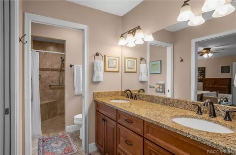 Bath - 6293 W Glynborne Loop, Crystal River, FL 34429 photo 1 of 4