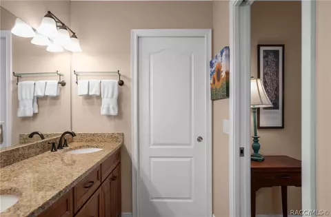 Bath - 6293 W Glynborne Loop, Crystal River, FL 34429 photo 2 of 4