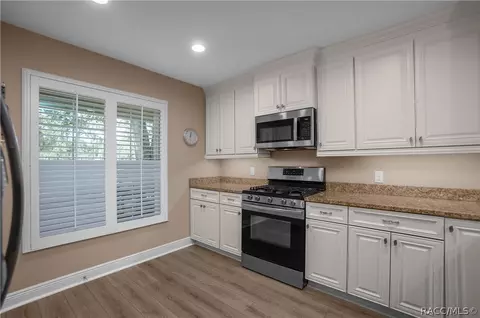 Kitchen - 6293 W Glynborne Loop, Crystal River, FL 34429 photo 2 of 3