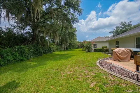 Exterior - 6293 W Glynborne Loop, Crystal River, FL 34429 photo 5 of 8