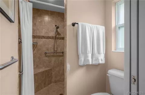 Bath - 6293 W Glynborne Loop, Crystal River, FL 34429 photo 3 of 4