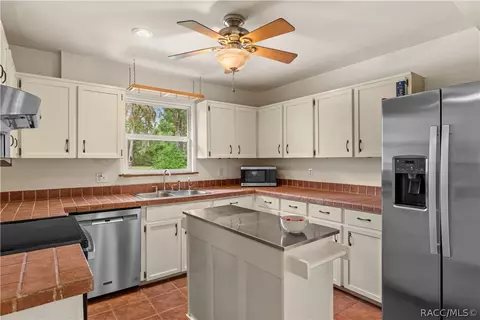 Kitchen - 4841 E Marsh Lake Dr, Hernando, FL 34442 photo 3 of 3