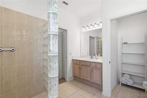 Bath - 1675 N Shadowview Path, Hernando, FL 34442 photo 3 of 4
