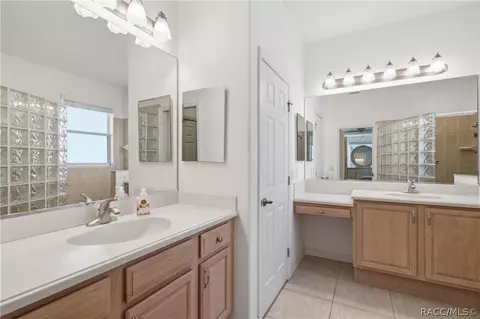 Bath - 1675 N Shadowview Path, Hernando, FL 34442 photo 2 of 4