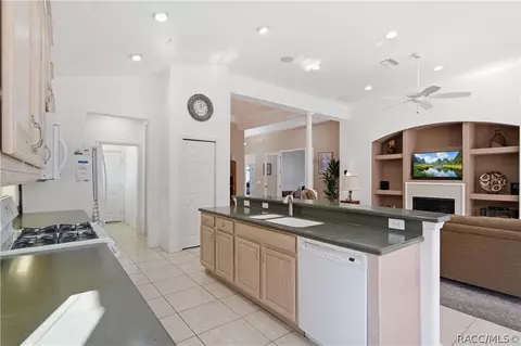 Kitchen - 1675 N Shadowview Path, Hernando, FL 34442 photo 5 of 5