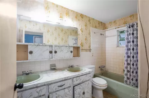 Bath - 4770 E Dartmouth Ln, Hernando, FL 34442 photo 1 of 2