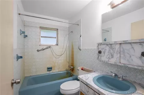 Bath - 4770 E Dartmouth Ln, Hernando, FL 34442 photo 2 of 2