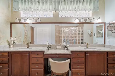 Bath - 1426 W Crossview Way, Hernando, FL 34442 photo 3 of 5