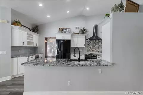 Kitchen - 270 N Grandview Ave, Hernando, FL 34442 photo 4 of 6