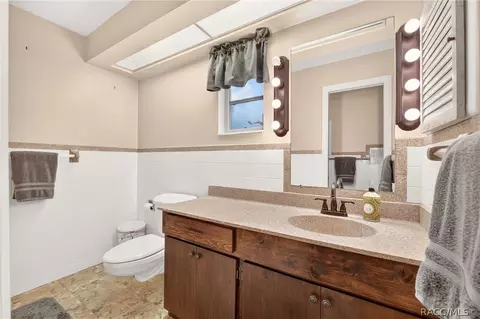 Bath - 2489 N Lakefront Dr, Hernando, FL 34442 photo 2 of 7