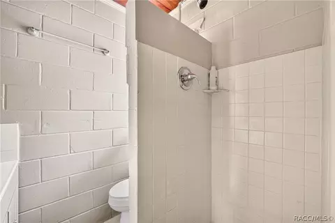 Bath - 2489 N Lakefront Dr, Hernando, FL 34442 photo 6 of 7