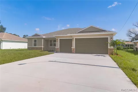 6636 N Hazelwood Dr, Citrus Springs, FL 34433