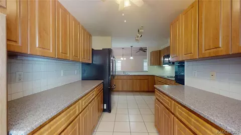 Kitchen - 2285 N Hardee Pt, Hernando, FL 34442 photo 2 of 2