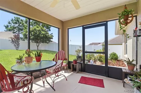 Exterior - 567 W Runyon Loop, Beverly Hills, FL 34465 photo 4 of 8