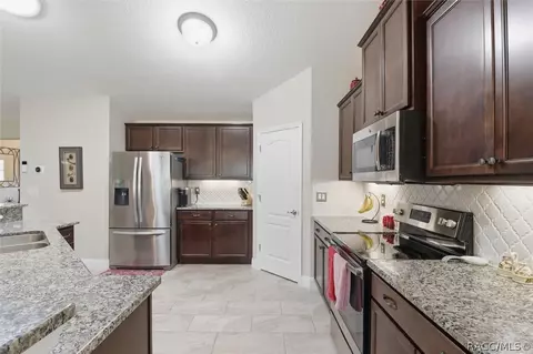 Kitchen - 567 W Runyon Loop, Beverly Hills, FL 34465 photo 1 of 5
