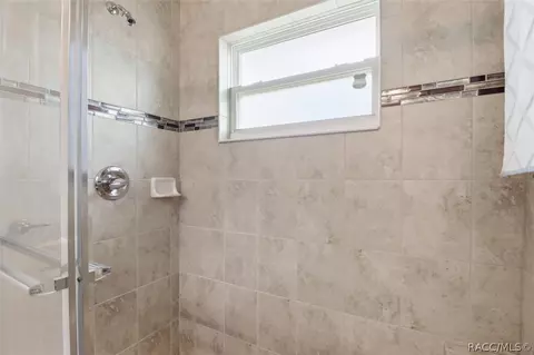 Bath - 567 W Runyon Loop, Beverly Hills, FL 34465 photo 1 of 3