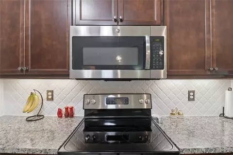 Kitchen - 567 W Runyon Loop, Beverly Hills, FL 34465 photo 3 of 5