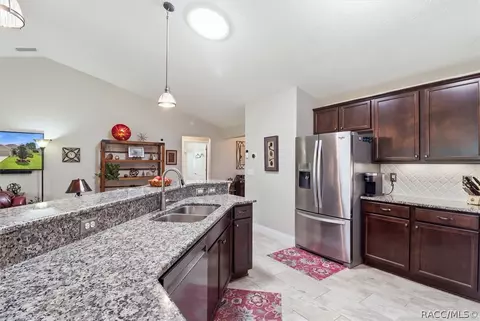Kitchen - 567 W Runyon Loop, Beverly Hills, FL 34465 photo 5 of 5