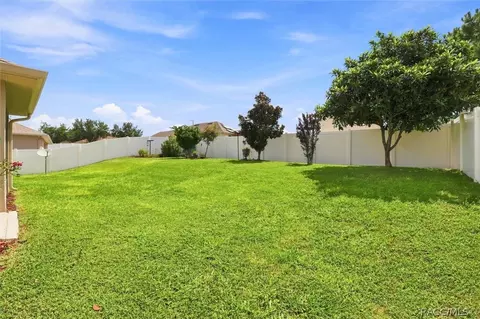 Exterior - 567 W Runyon Loop, Beverly Hills, FL 34465 photo 7 of 8