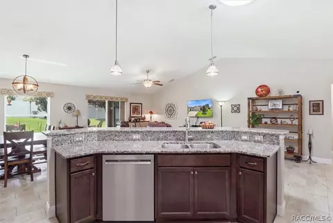 Kitchen - 567 W Runyon Loop, Beverly Hills, FL 34465 photo 4 of 5