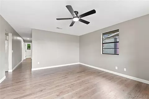 Living - 841 NW 7th St, Webster, FL 33597 photo 2 of 4