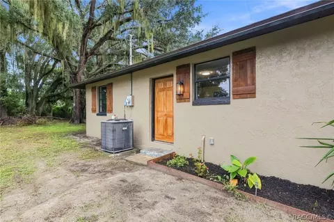 Exterior - 841 NW 7th St, Webster, FL 33597 photo 2 of 2