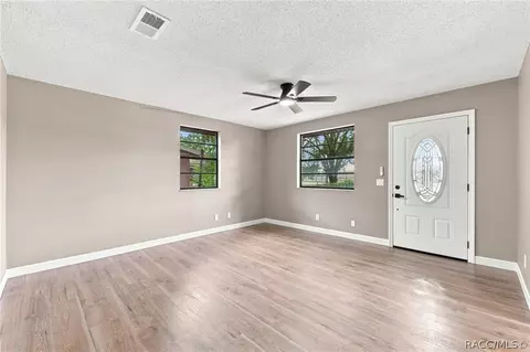 Living - 841 NW 7th St, Webster, FL 33597 photo 3 of 4