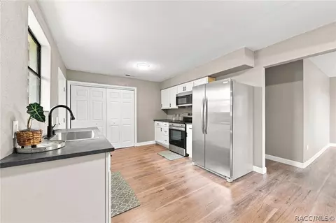 Kitchen - 841 NW 7th St, Webster, FL 33597 photo 2 of 3