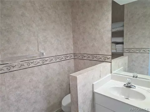 Bath - 836 W Silver Meadow Loop, Hernando, FL 34442 photo 2 of 4