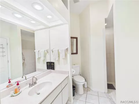 Bath - 277 E Liberty St, Hernando, FL 34442 photo 4 of 6